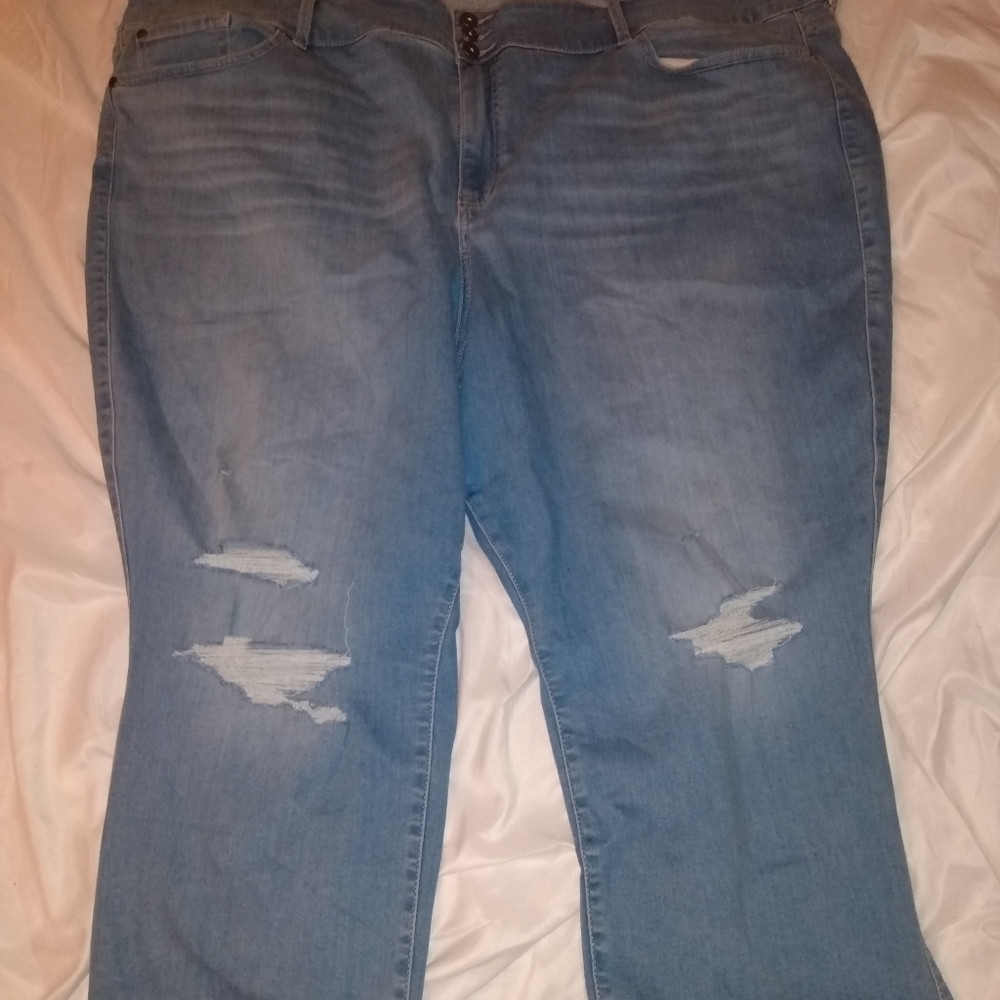 Torrid size 30 ripped capris